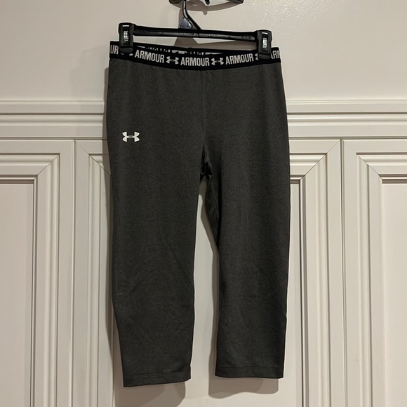 Under Armour Other - Under Armour Heat Gear Fitted Capri  Gray Size Youth Large